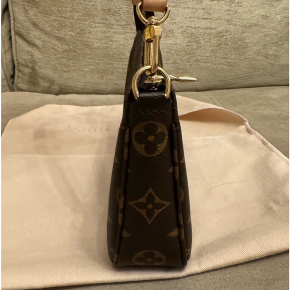 DISCONTINUED 2023 LOUIS VUITTON POCHETTE ACCESSOIRES IN MONOGRAM - Picture 8 of 12